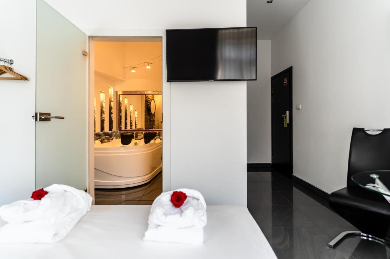 Komorowski Luxury Guest
